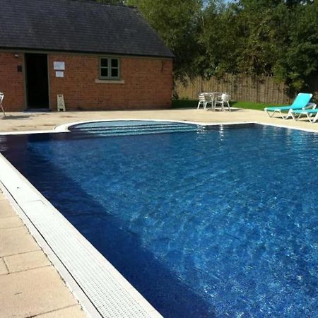 Castleford Cottage , Lowermill Estate Somerford Keynes Extérieur photo