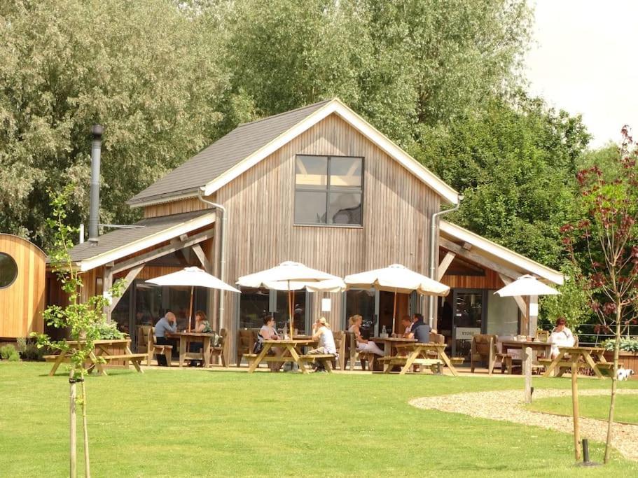 Castleford Cottage , Lowermill Estate Somerford Keynes Extérieur photo
