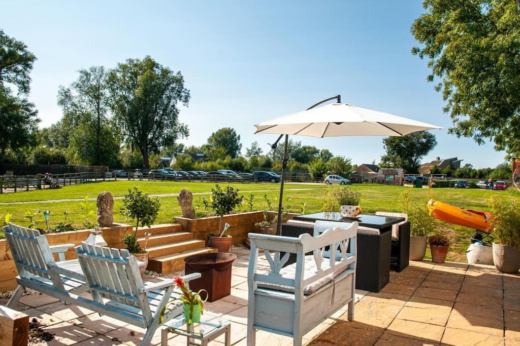 Castleford Cottage , Lowermill Estate Somerford Keynes Extérieur photo